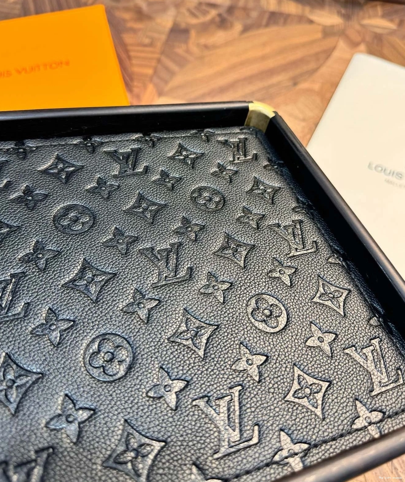 SQUARE LV CUSTOM TRAY SERVING 0812